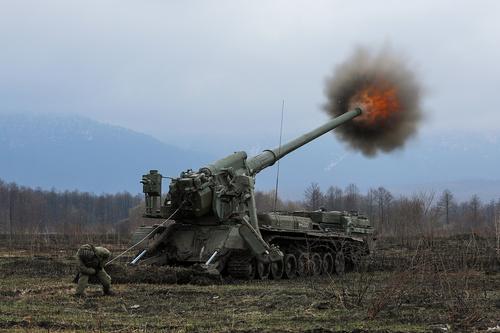 Минобороны России: самоходки «Пион» уничтожили огневые позиции и наблюдательные посты войск Украины в лесном массиве