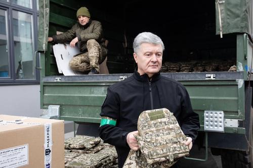 Украинские СМИ сообщили, что экс-президент Порошенко не вернулся в страну из европейской командировки