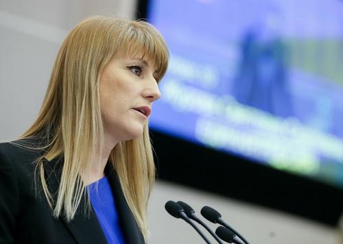 Депутат Госдумы Светлана Журова рассказала, что российские парламентарии получают зарплату порядка 350 тысяч рублей в месяц
