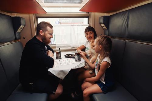 Семьи с тремя и более детьми могут получить 15% скидки на билеты в поезде