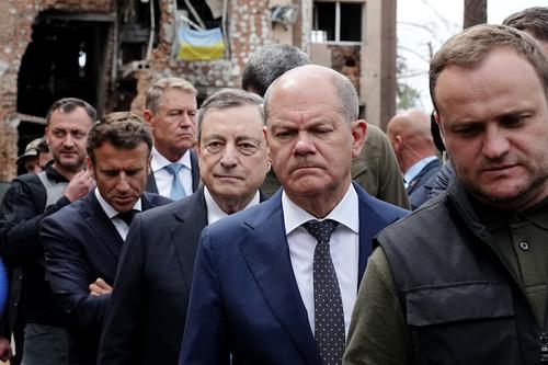 Песков выразил уверенность, что в рамках визита Макрона, Шольца и Драги в Киев будет обсуждаться тема вывоза зерна