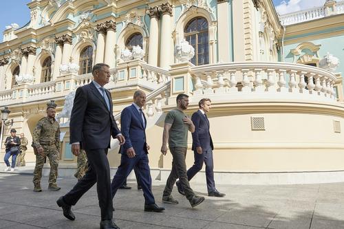 Пресс-секретарь украинского президента заявил, что Шольц, Макрон и Драги не склоняли Зеленского к переговорам с Москвой