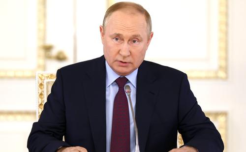 Путин: ЦБ опускает ключевую ставку, теперь возможно снизить ставку по льготной ипотеке до 7 процентов