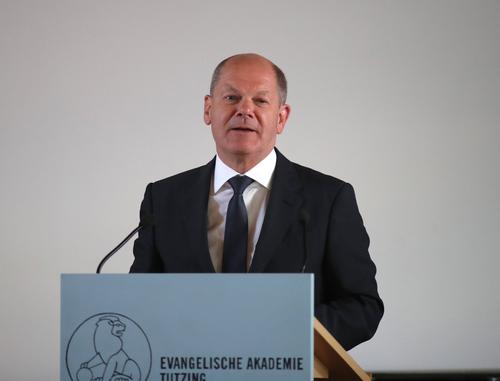 Канцлер ФРГ Олаф Шольц поддержал политику Ангелы Меркель
