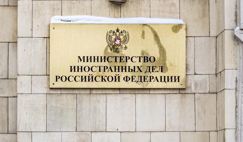 Посол Италии в России Стараче покинул здание МИД