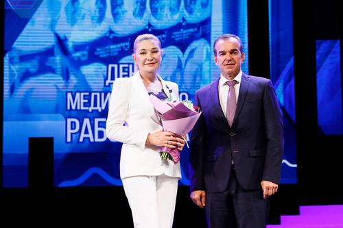 Губернатор Кубани вручил награды лучшим медицинским работникам