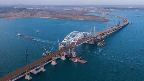 Украинские террористы не смогут взорвать Крымский мост, поэтому они выберут цель полегче, например, самолёт с туристами