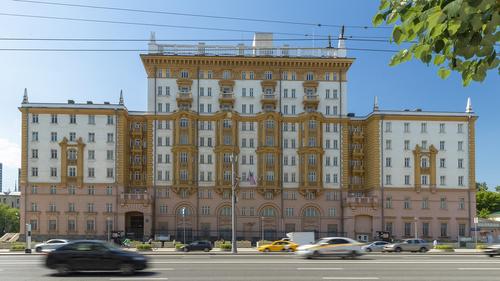 Посольство США в Москве стоит теперь на площади ДНР