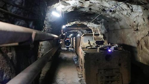 Двое рабочих в Хабаровском крае пострадали при обрушении породы на шахте