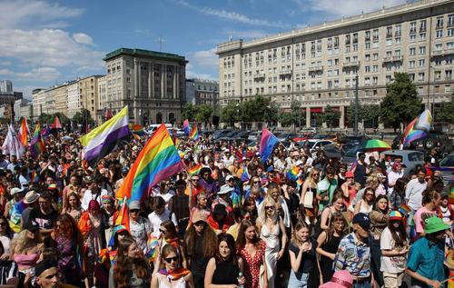 В Варшаве поляки и украинцы провели совместное шествие ЛГБТ