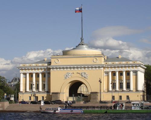 Общественный деятель Сафронов: петербуржцы предлагают чиновникам Смольного поменять личный транспорт на душные автобусы