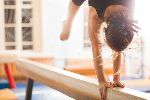 На взрослых соревнованиях в гимнастике хотят запретить выступать до 18 лет