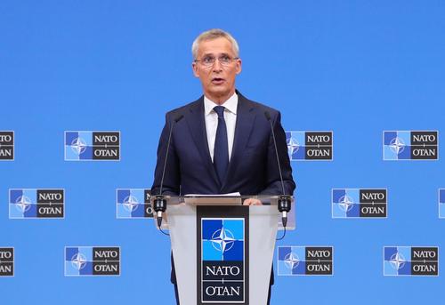 Столтенберг выразил уверенность, что Москва и Путин знают о готовности НАТО защищать свои территории, в том числе Литву