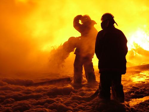 Минобороны РФ: пожар в ТЦ в Кременчуге под Полтавой вызвала детонация боеприпасов, хранившихся там