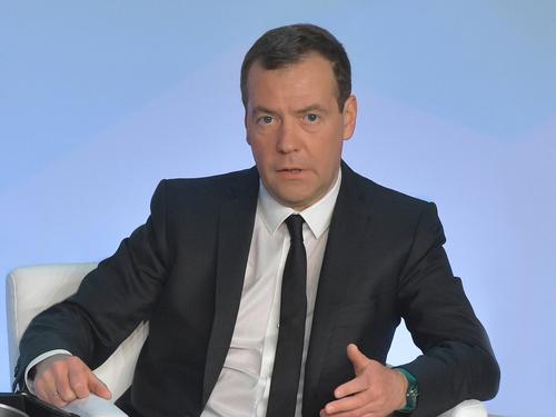 Медведев: зависимость РФ от импортных поставок в сфере научного приборостроения велика 