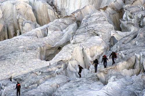 Количество жертв обвала на леднике Мармолада в Италии постоянно увеличивается