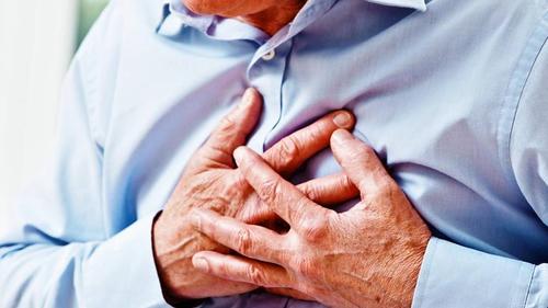 Врачи назвали первые признаки развития инфаркта и инсульта