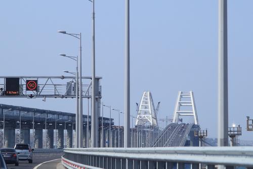 Экс-главком войск НАТО Филип Бридлав назвал Крымский мост «законной целью» для Киева и призвал ВС Украины ударить по нему
