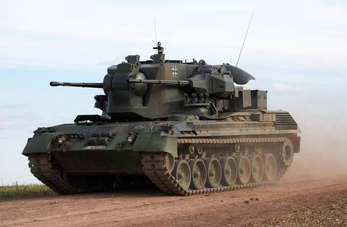 Минобороны Германии сообщило о планах поставить Украине самоходки Gepard, РСЗО MARS и систему ПВО IRIS-T SLM   