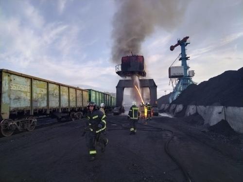 В порту Ванино Хабаровского края загорелся гидравлический кран