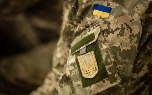 Украинский военный рассказал, что сдался в плен после того, как ему с сослуживцами не оказало поддержку командование ВСУ