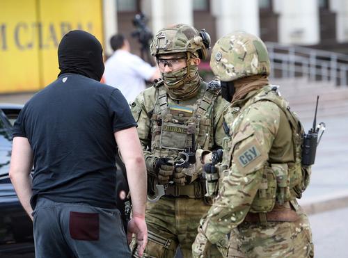 Украинские силовики задержали по подозрению в госизмене бывшего главу СБУ в Автономной Республике Крым Олега Кулинича
