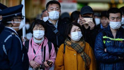 ВОЗ призывает учиться у азиатов надевать маски 