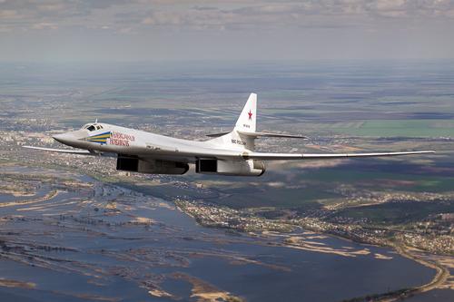 Над нейтральными водами Баренцева моря совершили семичасовой полёт два ракетоносца Ту-160 ВКС России