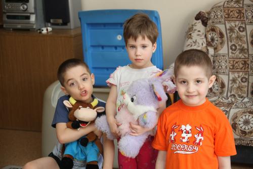 Семьи в Калужской области возьмут под опеку 25 детей-сирот из ДНР