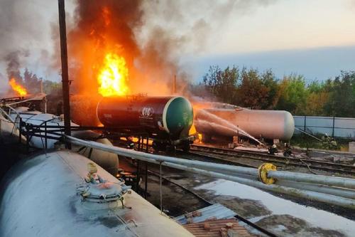 МЧС ДНР: пожар на нефтебазе Донецка локализован