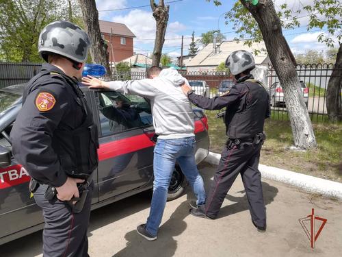 В Челябинске таксист украл айфон у пассажирки