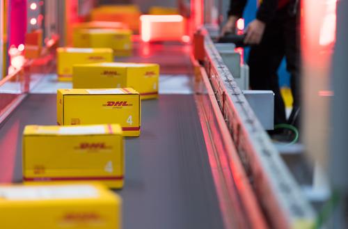 DHL Express с 1 сентября прекращает доставку внутри России