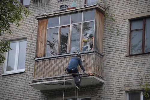 Эксперт по недвижимости Мезенцев предупредил о возможной ответственности за нарушение правил содержания балкона
