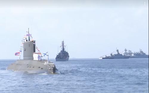 Военно-морской парад в честь Дня Военно-Морского Флота России прошел в сирийском Тартусе
