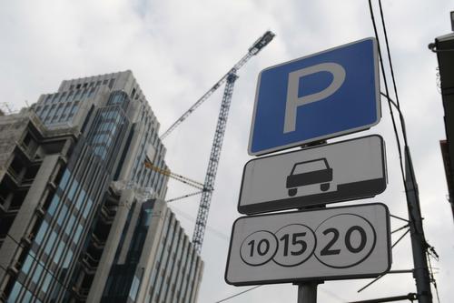 Председатель Союза пенсионеров РФ Рязанский предложил ввести работу дежурных служб, комментируя инициативу Милонова о парковках