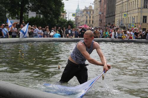 Врач Тяжельников предостерег от купания в фонтане в жару 