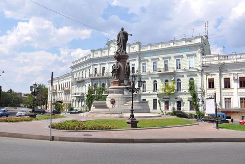 На Украине появилась инициатива заменить памятник Екатерине Великой на статую актёра «взрослого» фильма