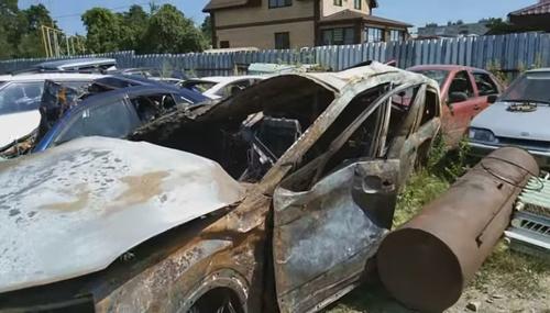 Челябинский полицейский и его отец спасли человека из горящего автомобиля