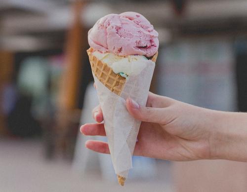 Врач-диетолог Круглова заявила, что мороженое и холодные напитки не стоит употреблять при проблемах с пищеварением