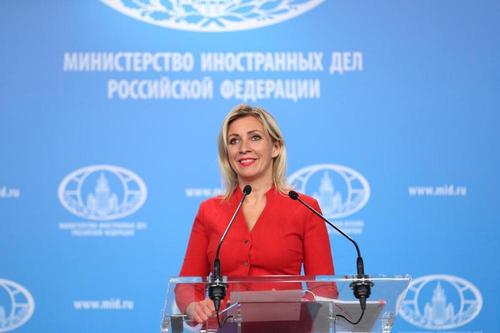Захарова заявила, что в администрации Байдена полный «раздрай» и сослалась на миниатюру Райкина