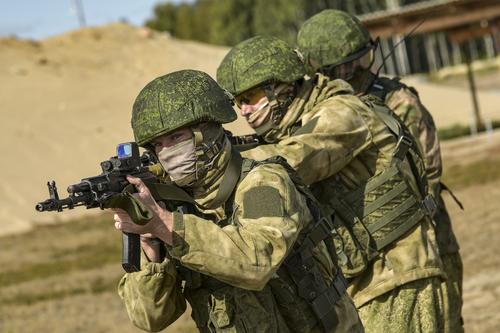 Войска ДНР при поддержке сил России выбили подразделения Украины с позиций на юге Марьинки, откуда они обстреливали районы Донецка
