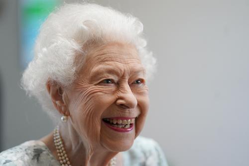 Daily Mail: Елизавета II на время покинет Шотландию, чтобы поручить новому премьер-министру сформировать правительство