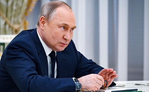 Издание Junge Welt сообщает, что экономические санкции Запада оказали президенту РФ Владимиру Путину услугу