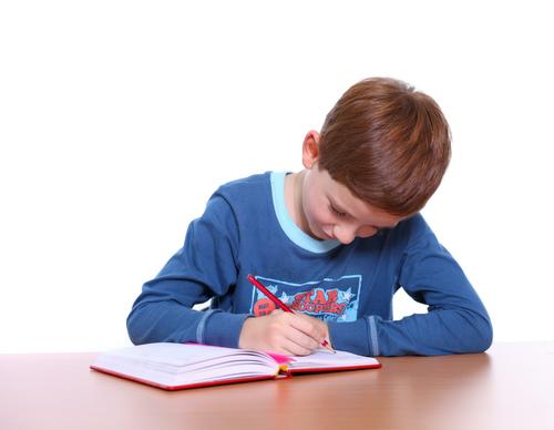 Психолог Хаперская посоветовала школьникам составить список из целей на год для постепенного возвращения к учебе после каникул