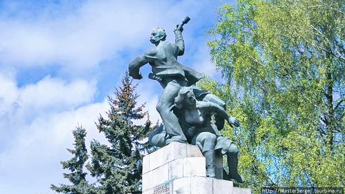 Латвия: В Лиепае готовятся снести советские памятники