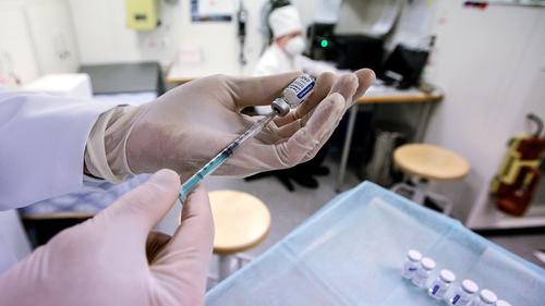 Латвия получила первые вакцины от оспы обезьян