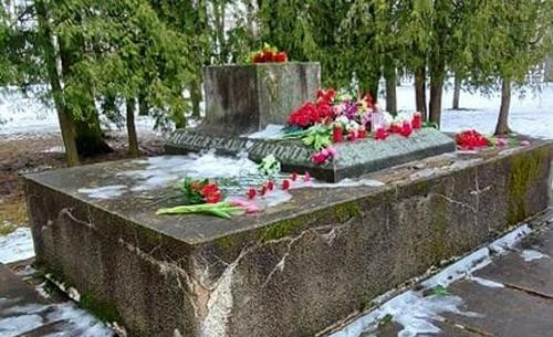 Латвия: дело о похищенной с советского мемориала пушки в Екабпилсе закрыто
