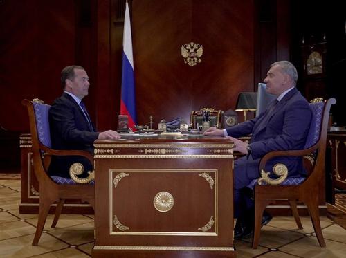 Медведев обсудил с Борисовым военные и гражданские направления работы «Роскосмоса»