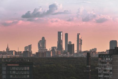 Синоптик Тишковец допустил, что ветер продолжит нести запах гари в Москву из Рязанской области в течение 48 часов
