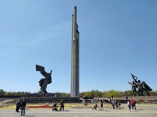 Посольство Москвы в Латвии после сноса памятника Освободителям в Риге заявило, что РФ оставляет за собой право на ответные меры